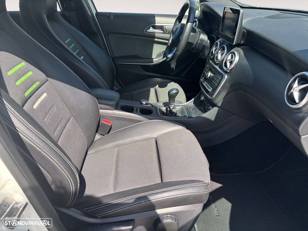 Mercedes-Benz A 160 d Urban - 15