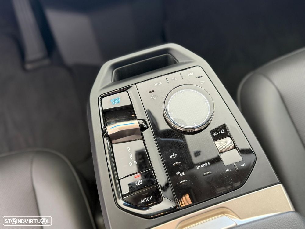 BMW iX xDrive 40 Pack Desportivo - 11