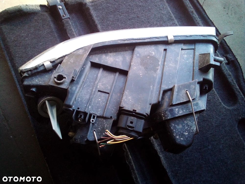 * LAMPA PRZEDNIA LEWA AUDI A6 C5 * - 2