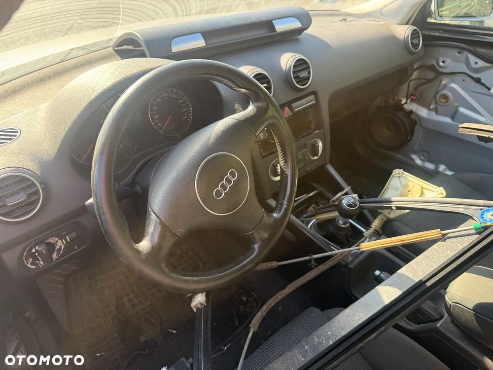 Audi A3 8P 2.0 TDI Skrzynia Maska Błotnik Drzwi - 2