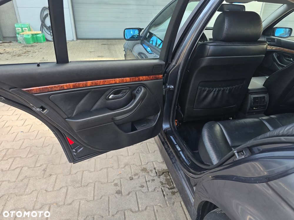 BMW Seria 5 520i - 11