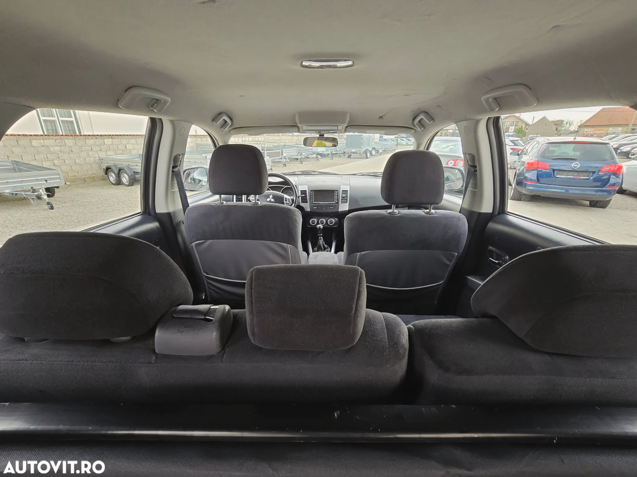 Mitsubishi Outlander 2.0 DI-D 4WD Invite - 12