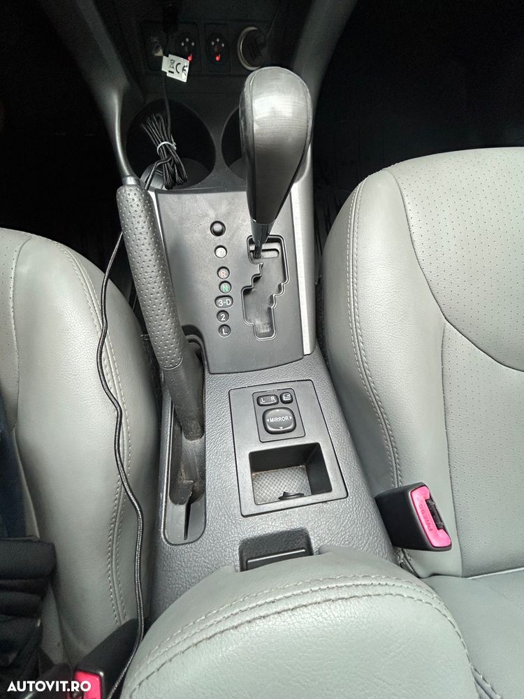 Toyota RAV4 2.0 Aut Luxury - 10
