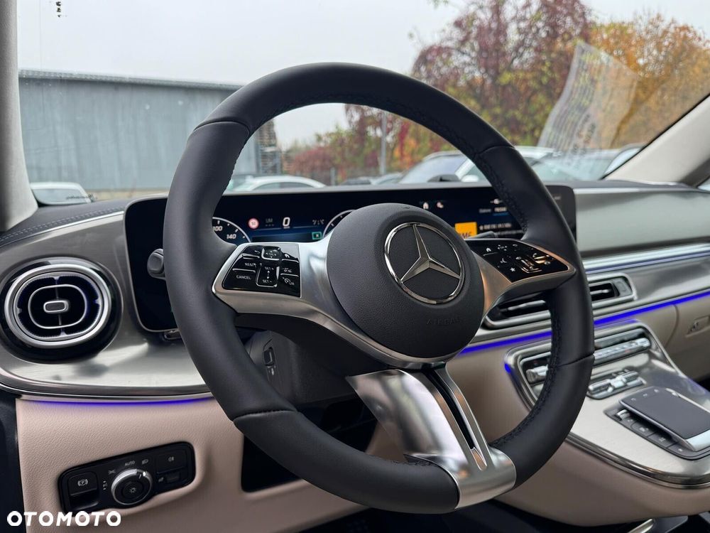 Mercedes-Benz Klasa V - 20