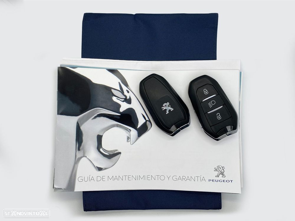 Peugeot 2008 1.2 PureTech Allure Pack EAT8 - 23