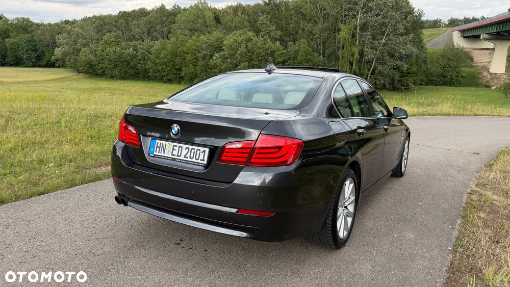 BMW Seria 5 523i - 30