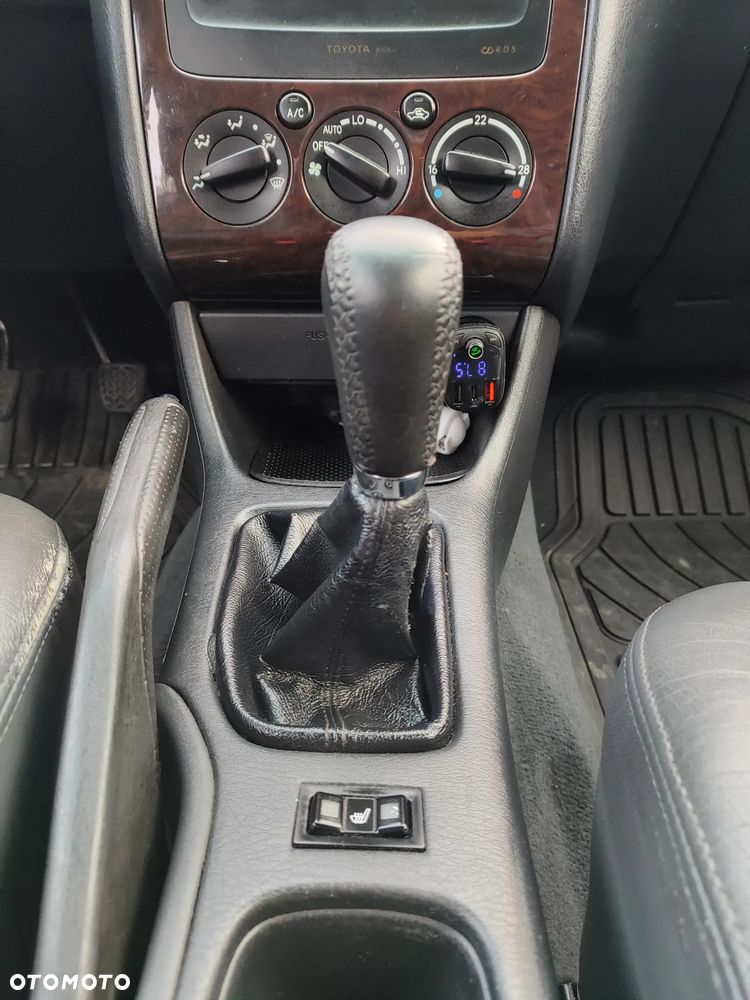 Toyota Avensis 2.0 VVT-i Sol - 26