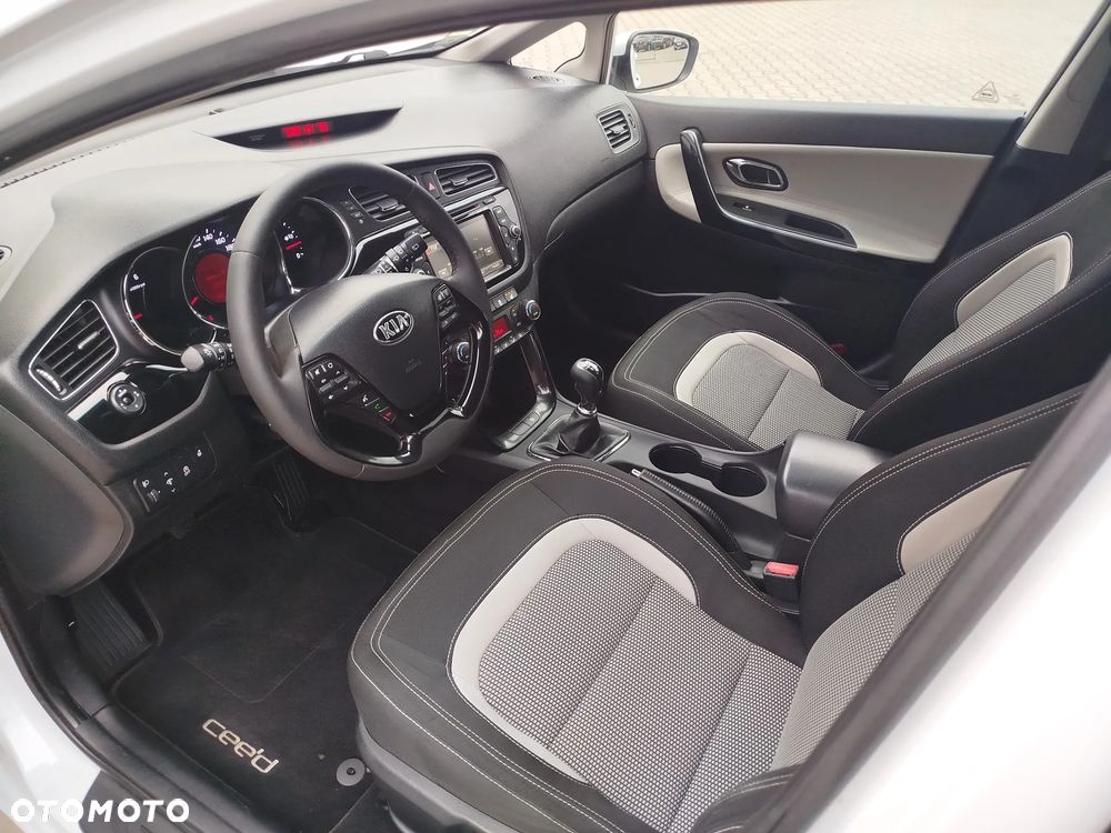 Kia Ceed 1.6 CRDi 128 Dream-Team Edition - 14