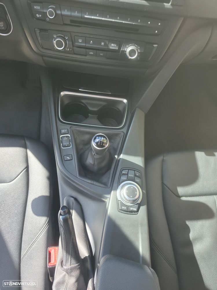 BMW 320 i Pack M - 8