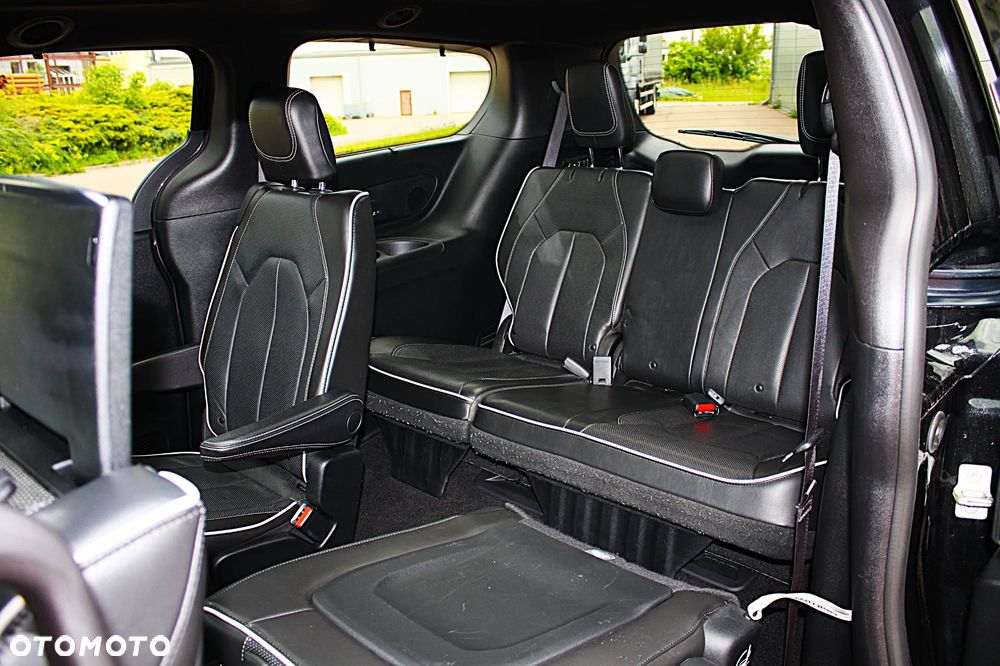 Chrysler Pacifica - 18