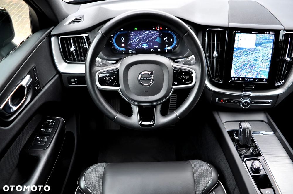 Volvo XC 60 B4 D Plus Dark - 23