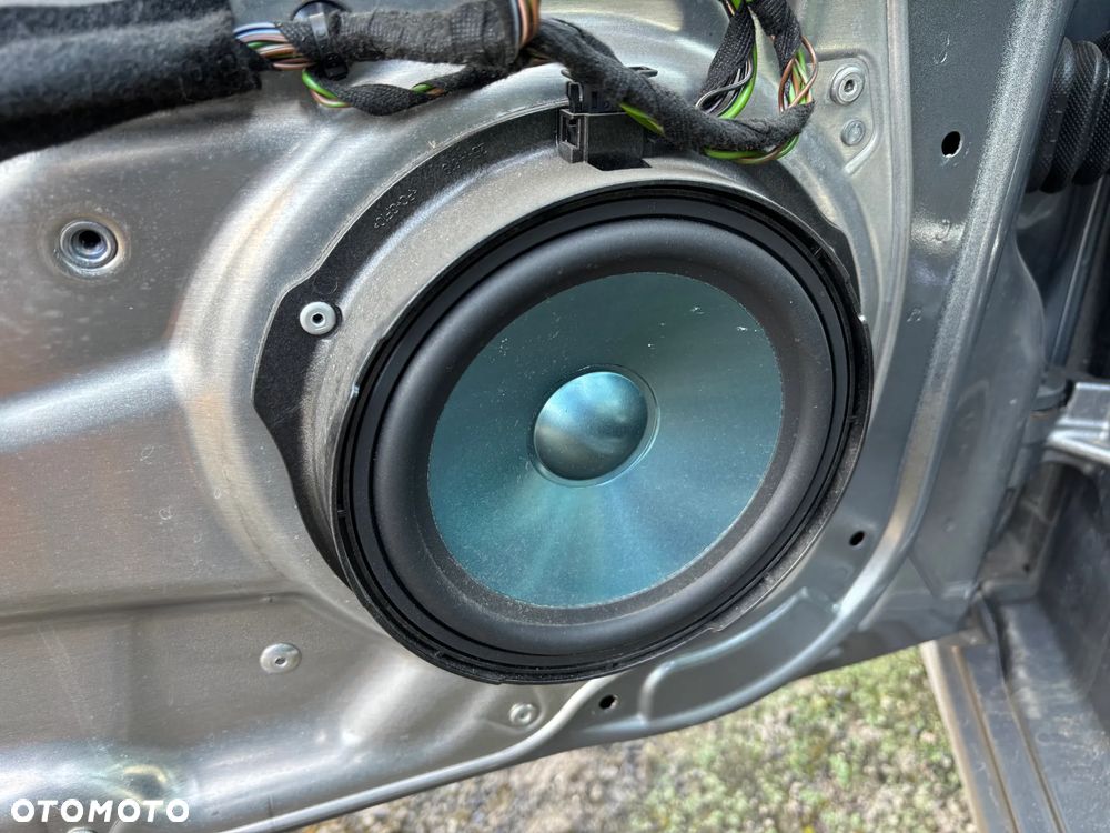 Mercedes C klasa w204 07- GŁOŚNIKI Subwoofer HARMAN KARDON LOGIC 7 MERCEDES W204 KOMBI - 2