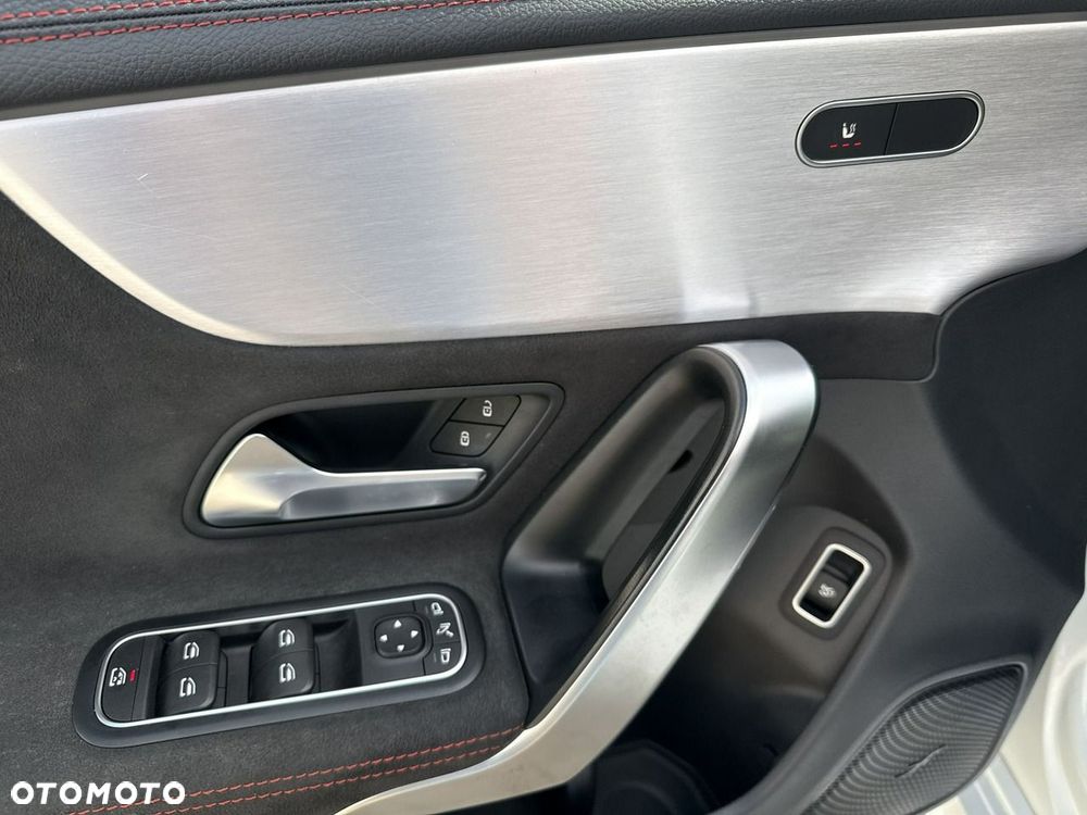 Mercedes-Benz CLA 200 mHEV AMG Line 7G-DCT - 12