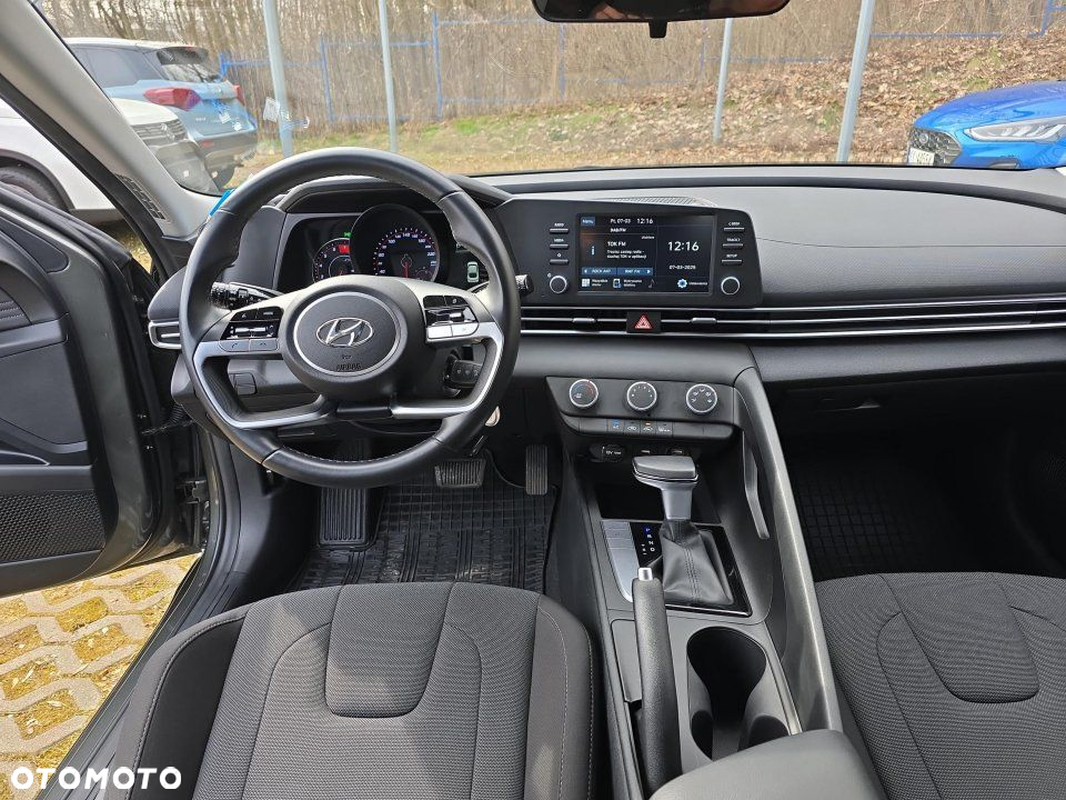 Hyundai Elantra - 14