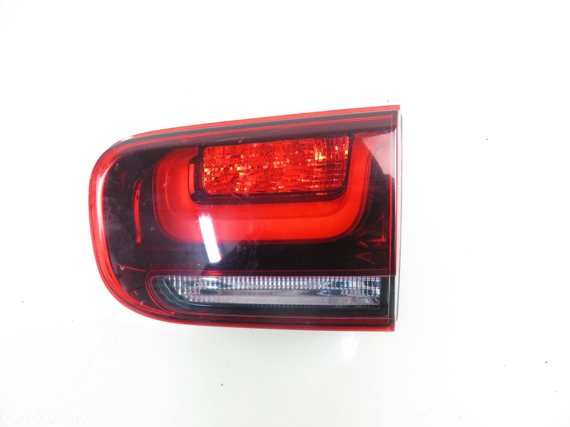LAMPA PRAWA TYLNA KLAPA CITROEN C4 CACTUS 9821352180 - 1