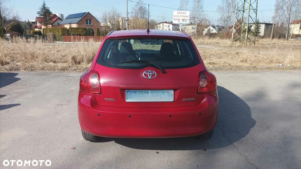 Toyota Auris 1.33 VVT-i Terra - 4
