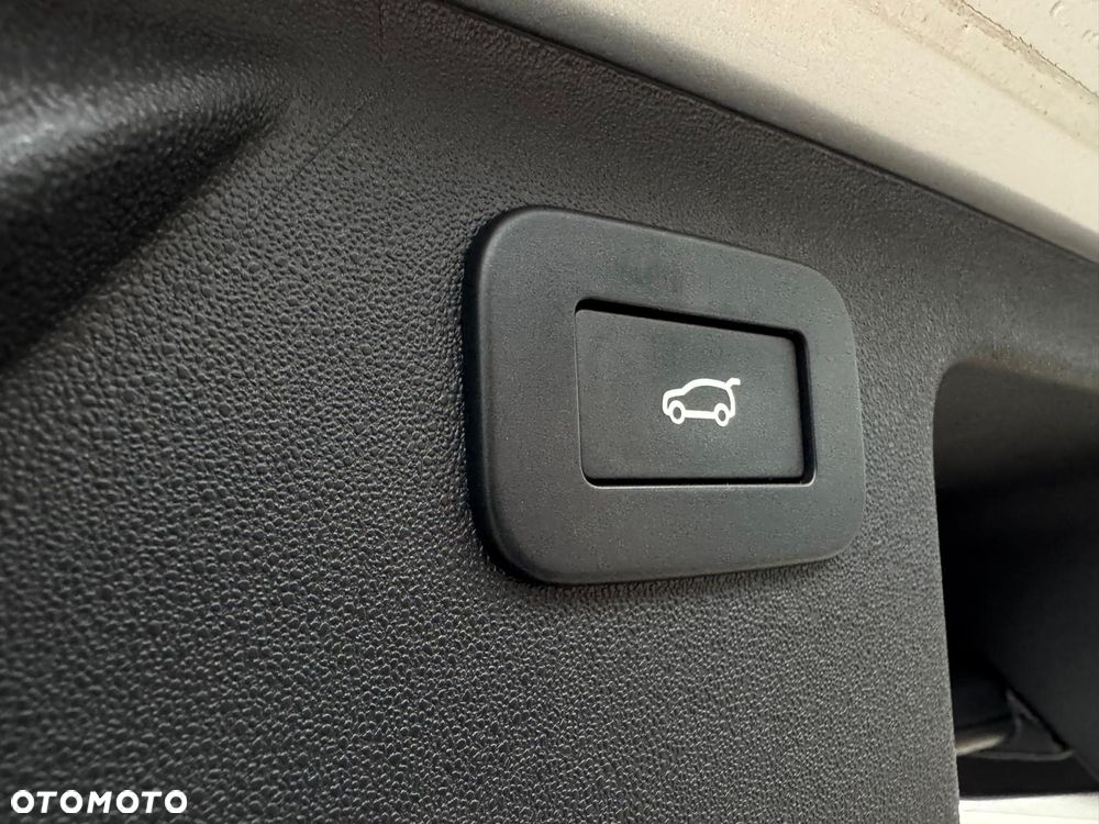 Land Rover Discovery Sport 2.0 D200 mHEV R-Dynamic SE - 24