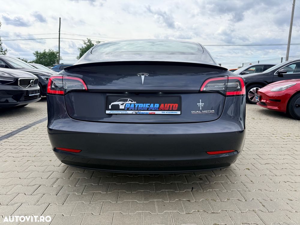 Tesla Model 3 - 4