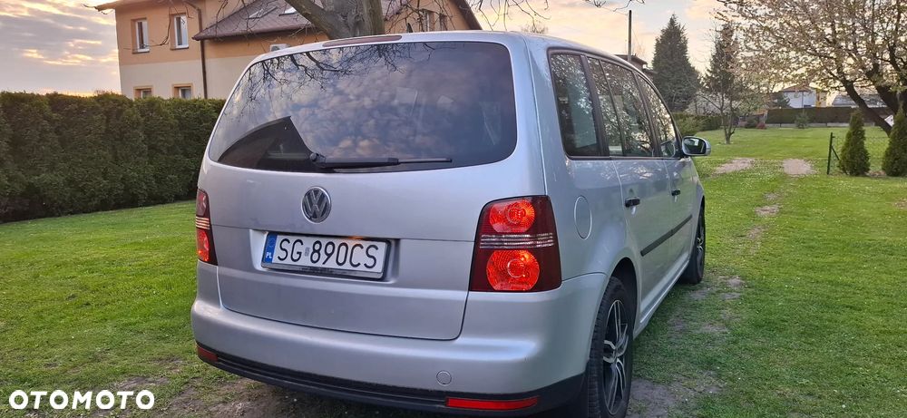 Volkswagen Touran 1.9 TDI DPF Conceptline - 3