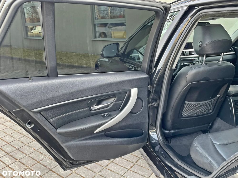 BMW Seria 3 320d Blue Performance Sport Line - 16