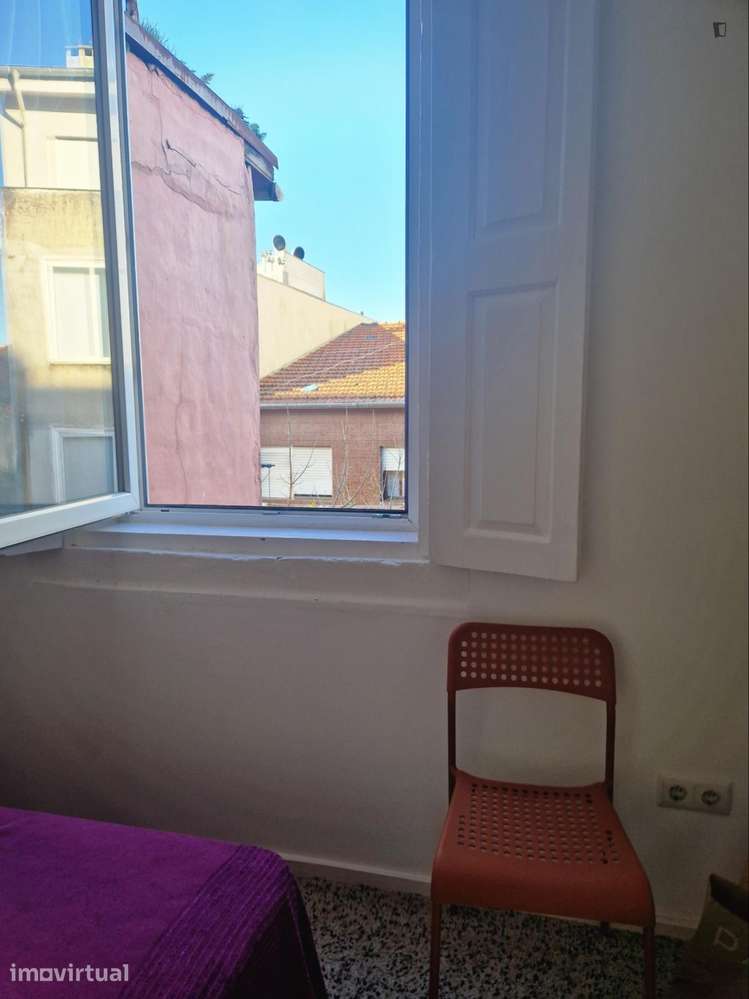 Quarto - localizado em Santo Ildefonso Porto - Grande imagem: 2/7