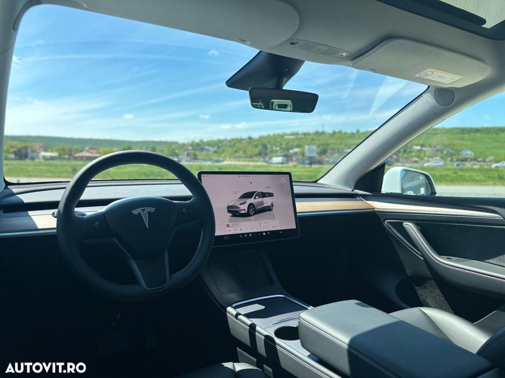 Tesla Model Y Long Range Dual Motor AWD - 14
