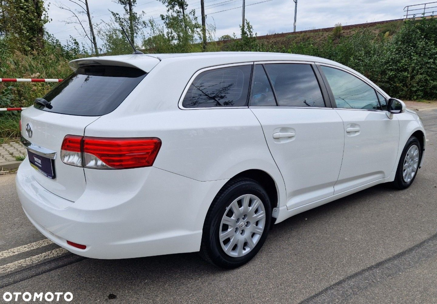 Toyota Avensis Combi 1.8 Business Edition - 9