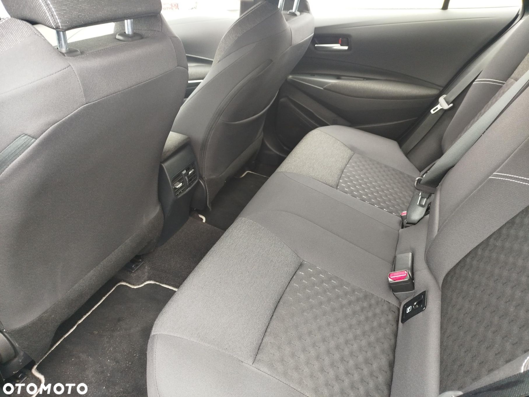 Toyota Corolla - 12