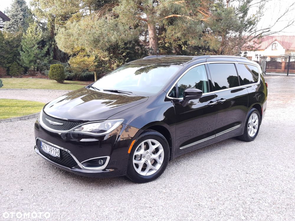 Chrysler Pacifica - 1