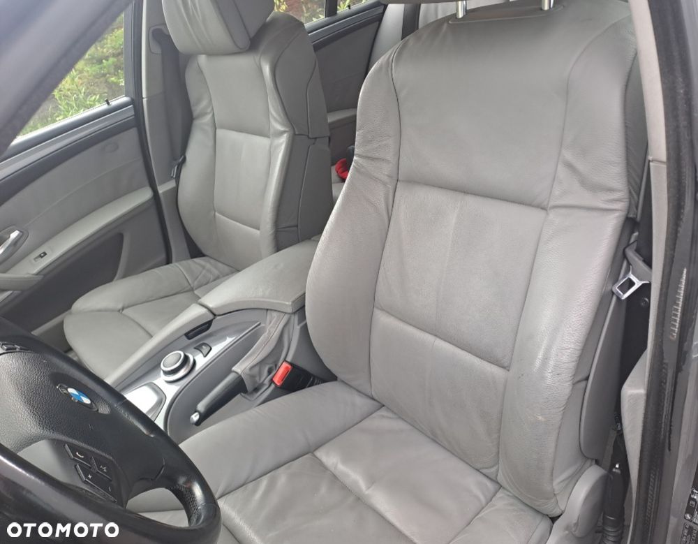 BMW Seria 5 525d xDrive - 14