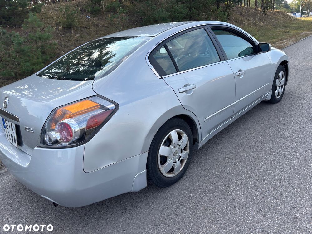 Nissan Altima - 9