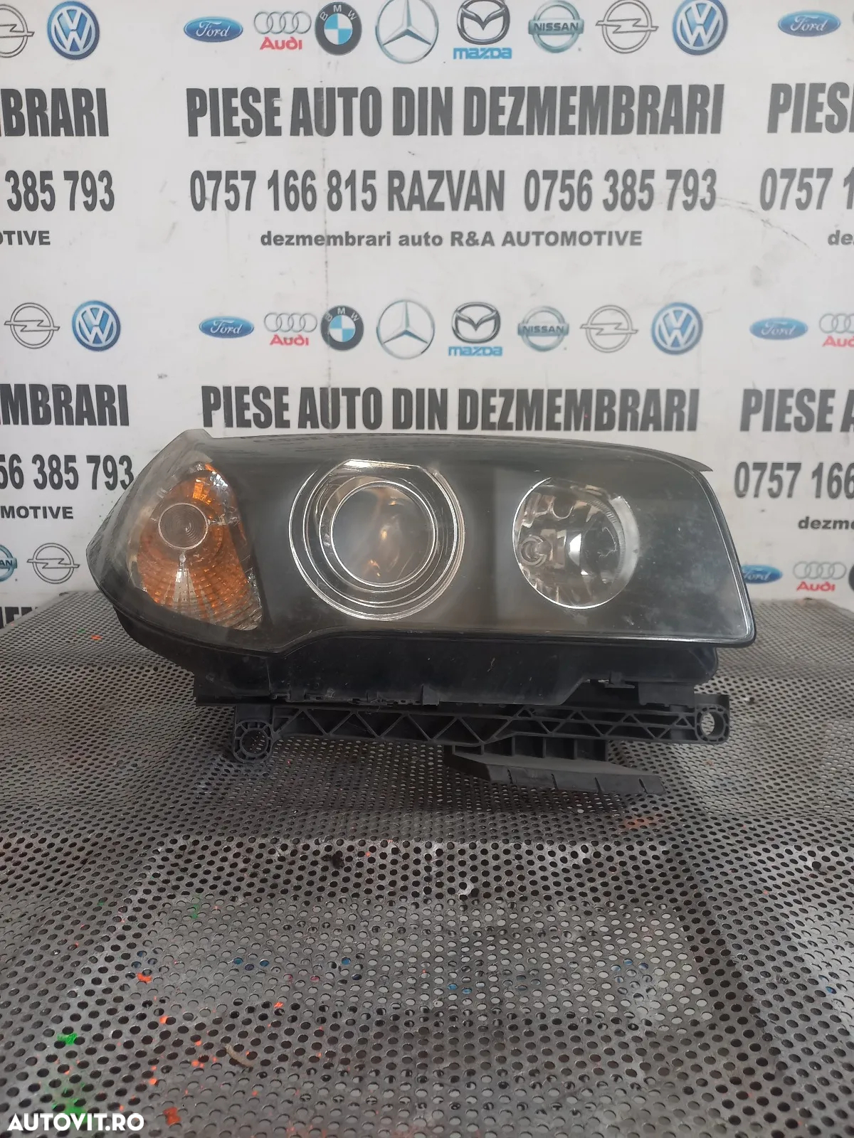 Far Dreapta Xenon Complet Bmw X3 E83 An 2004-2005-2006-2007-2008-2009-2010 Volan Stanga Europa Cod - 2