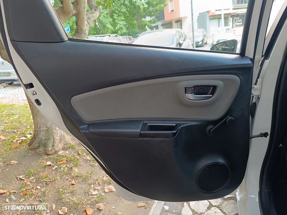 Toyota Yaris 1.5 HDF Comfort - 18