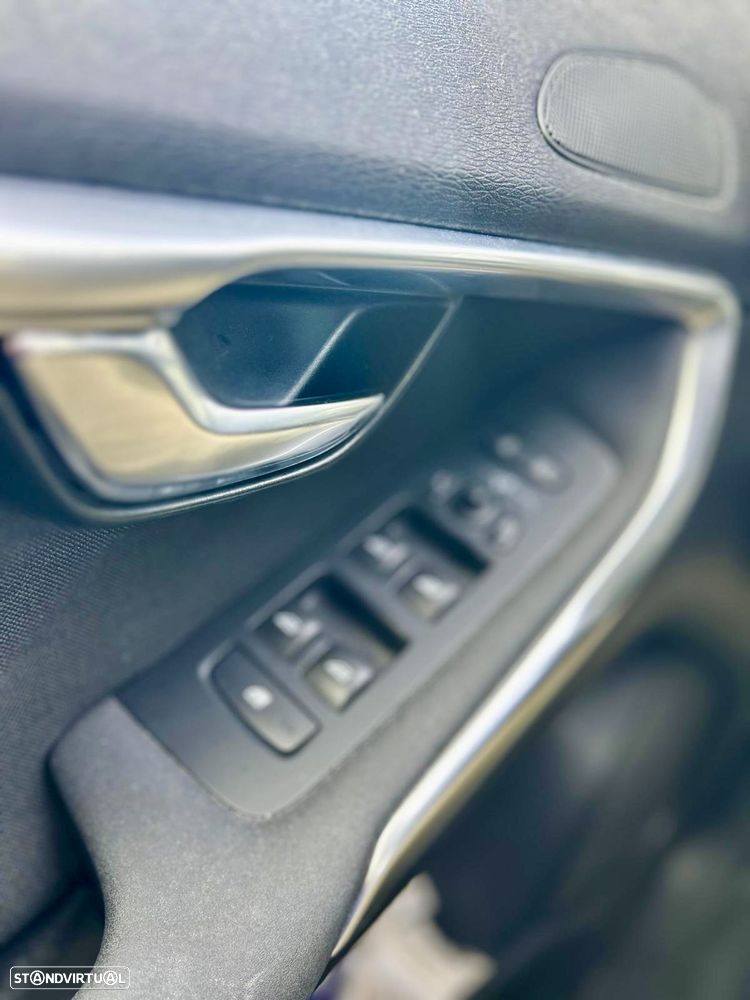 Volvo V40 2.0 D2 Momentum - 19