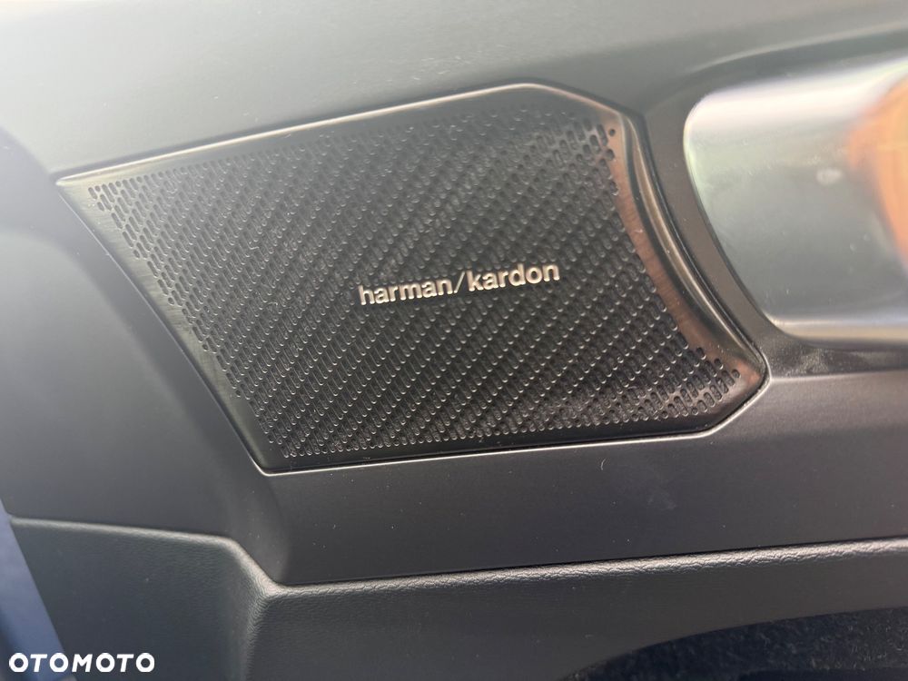 Volvo XC 40 D4 AWD Geartronic R-Design - 21