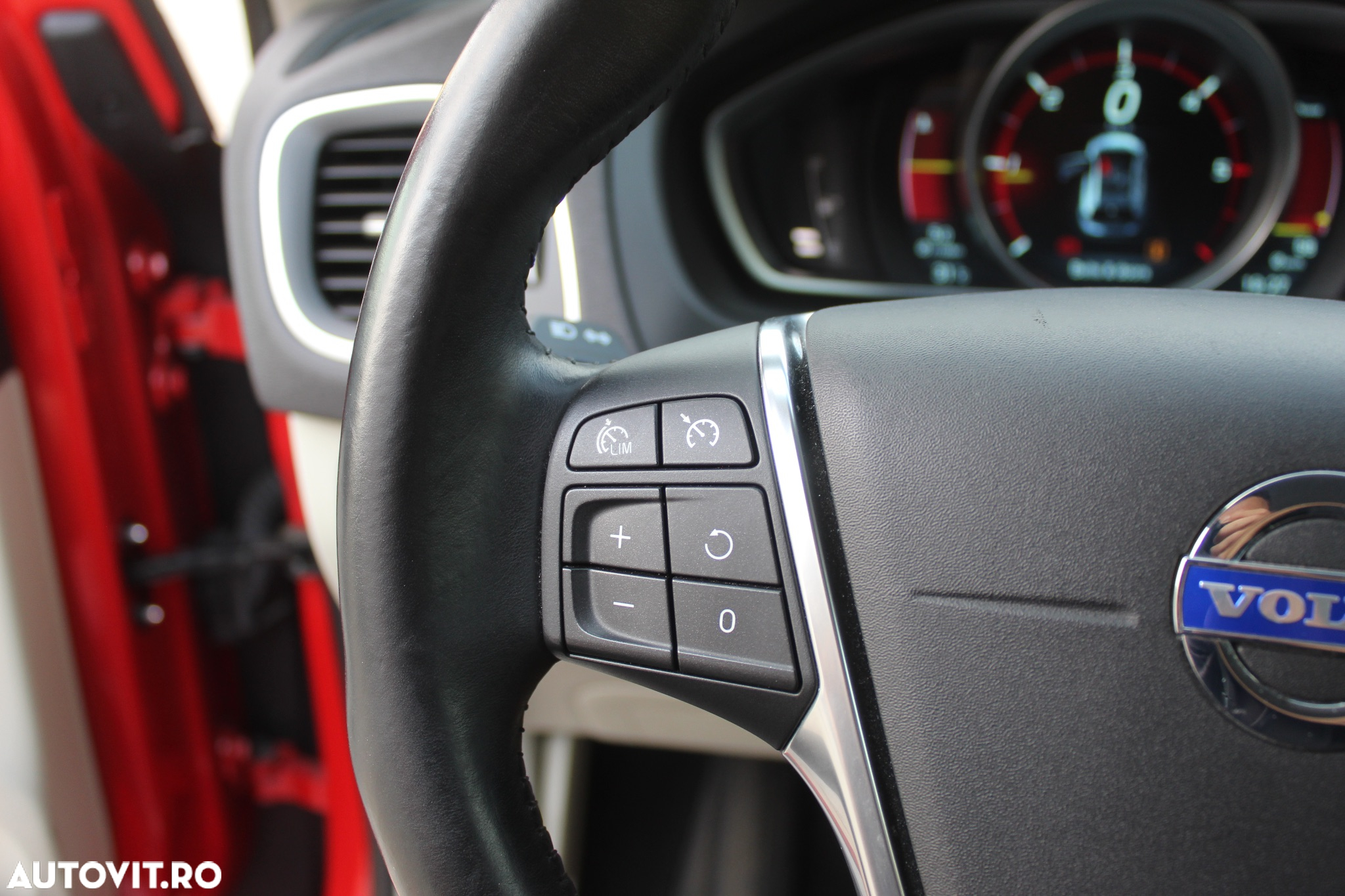 Volvo V40 D2 Momentum - 30