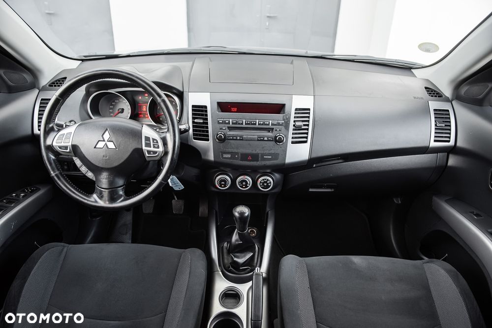 Mitsubishi Outlander - 23