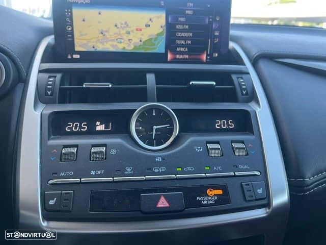 Lexus NX 300h Executive+ - 30