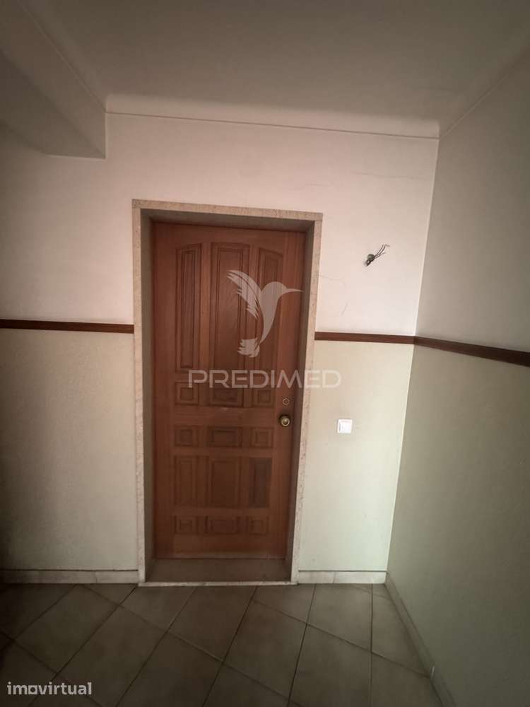Escritório (com projeto para habitação para T1) - Grande imagem: 4/14