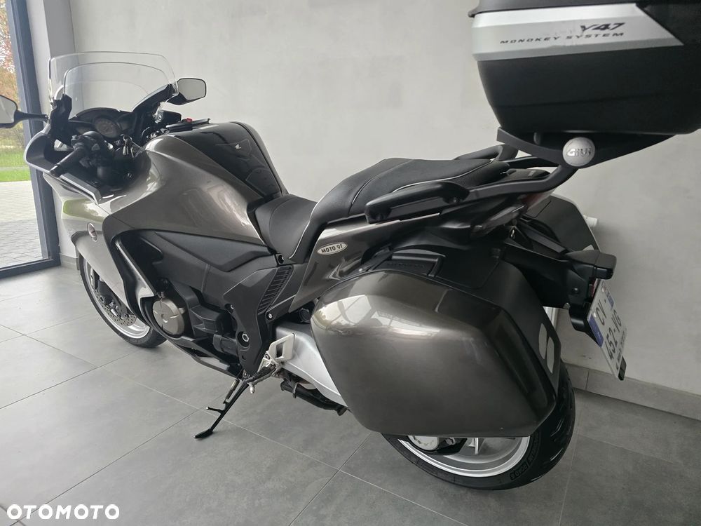 Honda VFR - 18