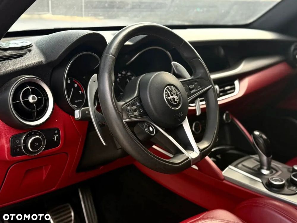 Alfa Romeo Stelvio 2.0 Turbo Veloce TI Q4 - 11