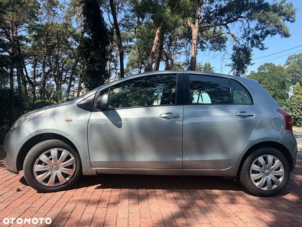 Toyota Yaris 1.3 Luna Premium - 2