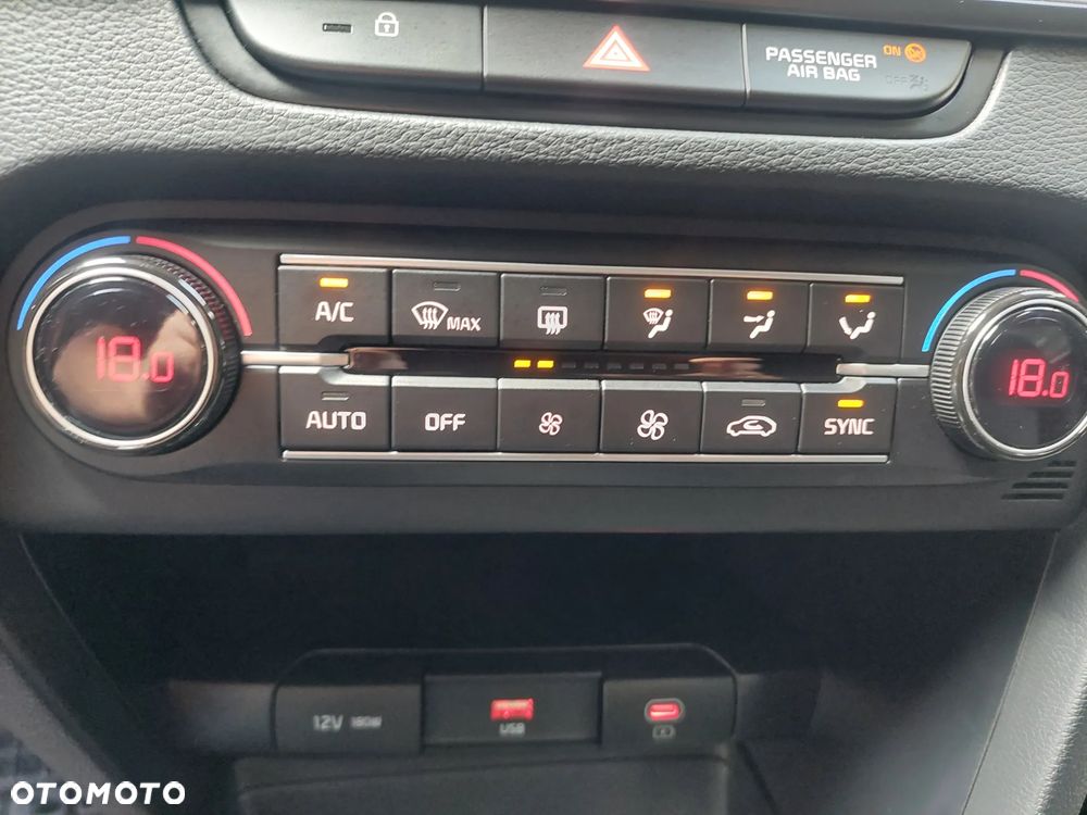 Kia Ceed - 13