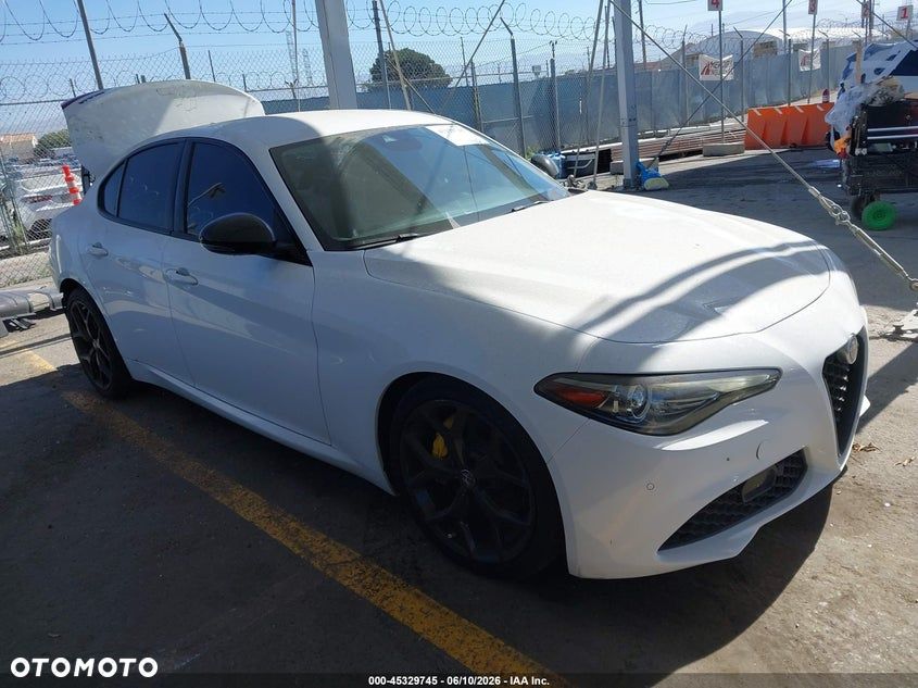 Alfa Romeo Giulia 2.0 Turbo 16V AT8-Q4 Veloce - 40