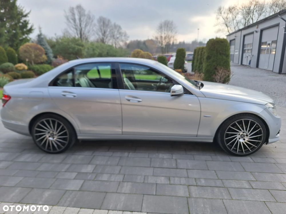 Mercedes-Benz Klasa C 250 CGI BlueEff Elegance - 19