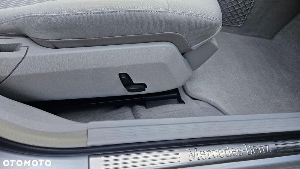 Mercedes-Benz Klasa E 300 CDI DPF BlueEFFICIENCY 7G-TRONIC Elegance - 14