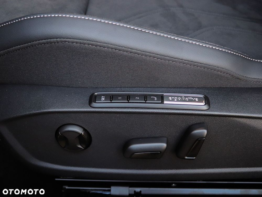 Volkswagen Golf - 14