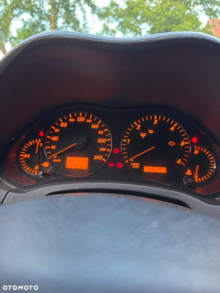 Toyota Avensis - 6