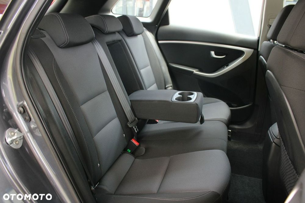 Hyundai i30 blue Kombi 1.4 YES Gold - 13