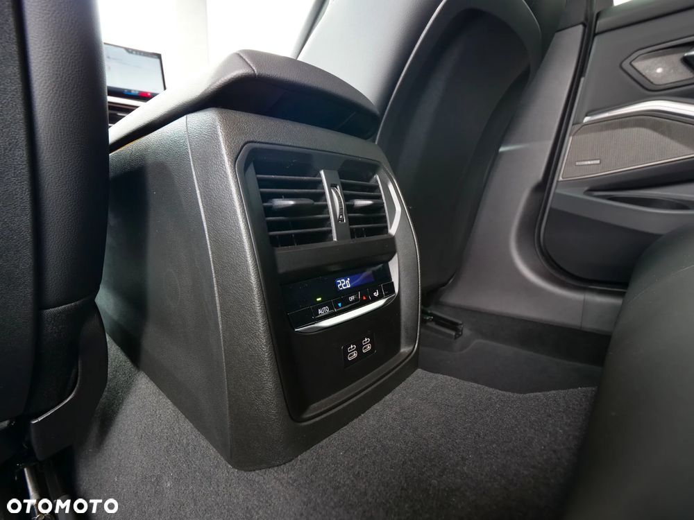 BMW Seria 3 330i xDrive M Sport sport - 31